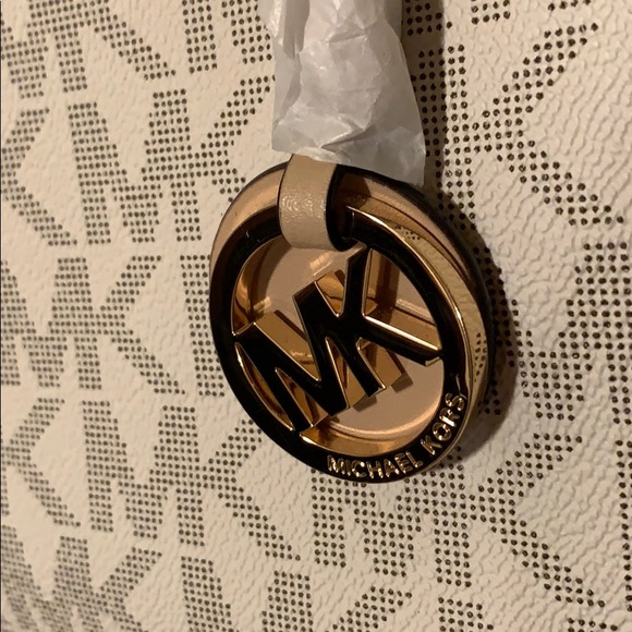 Michael Kors Extra Large Tote - Picture 3 of 7